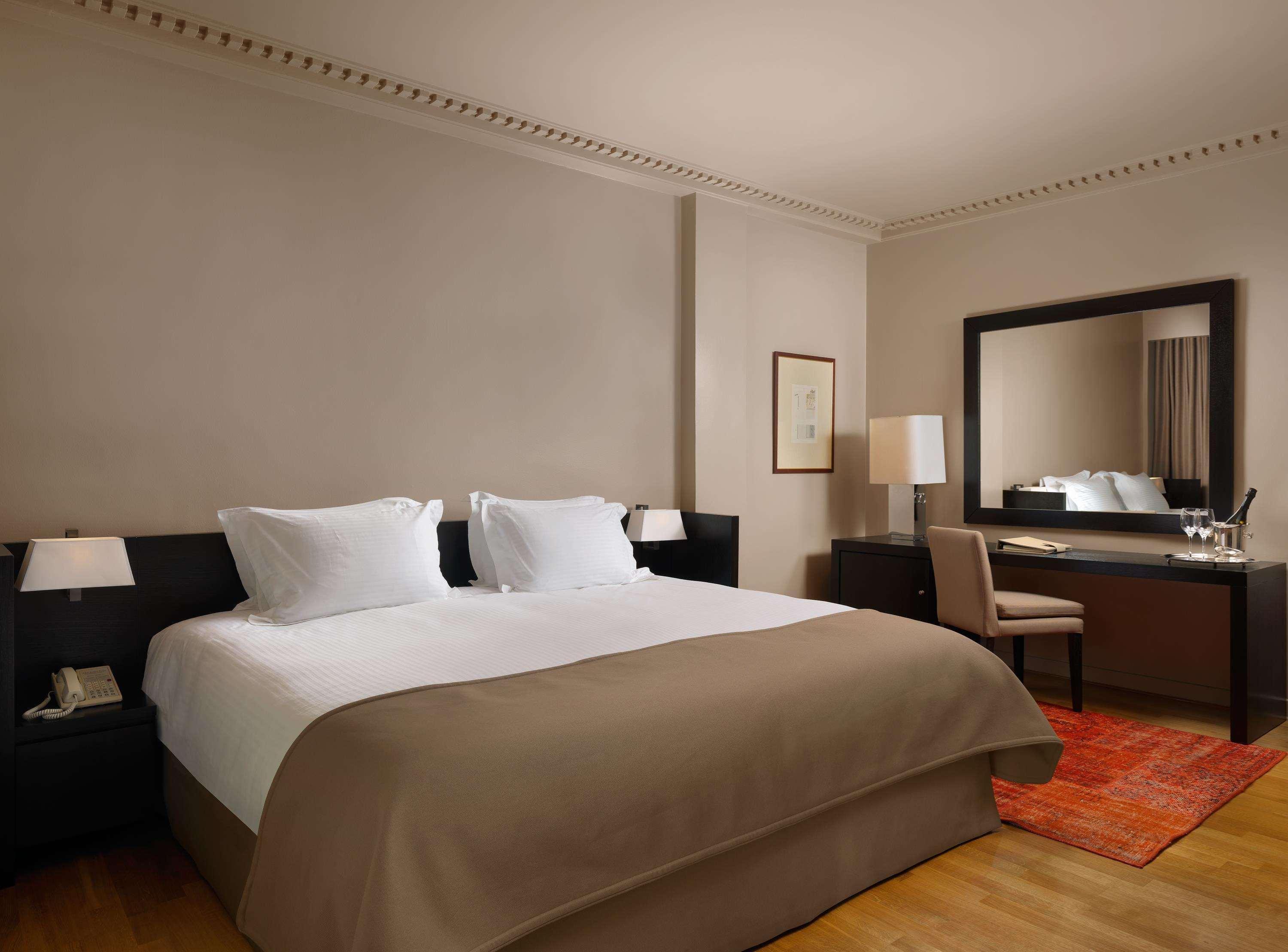 Hotel Njv Athens Plaza Pokoj fotografie A bedroom at the Mandarin Oriental, London