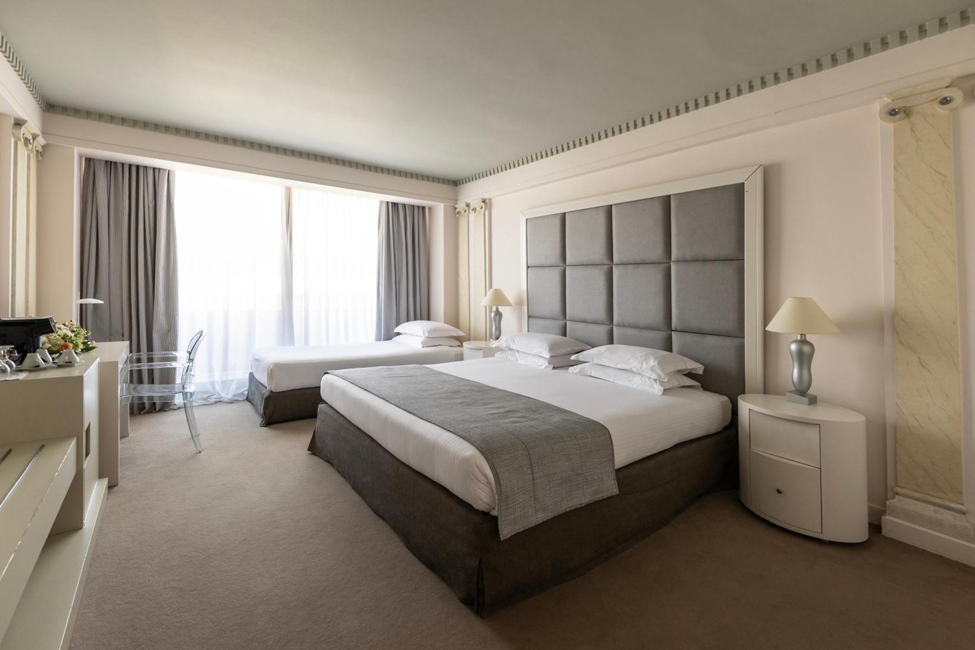 Hotel Njv Athens Plaza Exteriér fotografie A room at the hotel