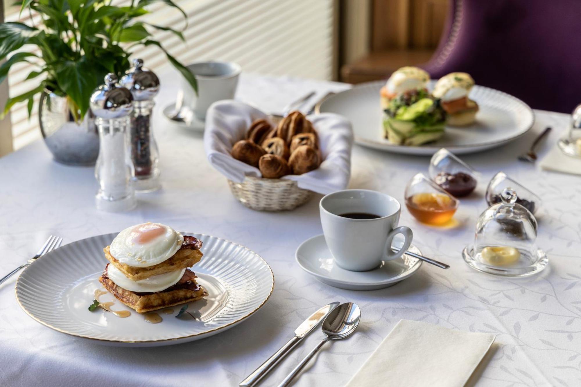 Hotel Njv Athens Plaza Exteriér fotografie A breakfast table